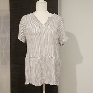 Black Friday Sale: Cotton Bleu Split Neck Short Sleeve Shirt, Size XL, EUC